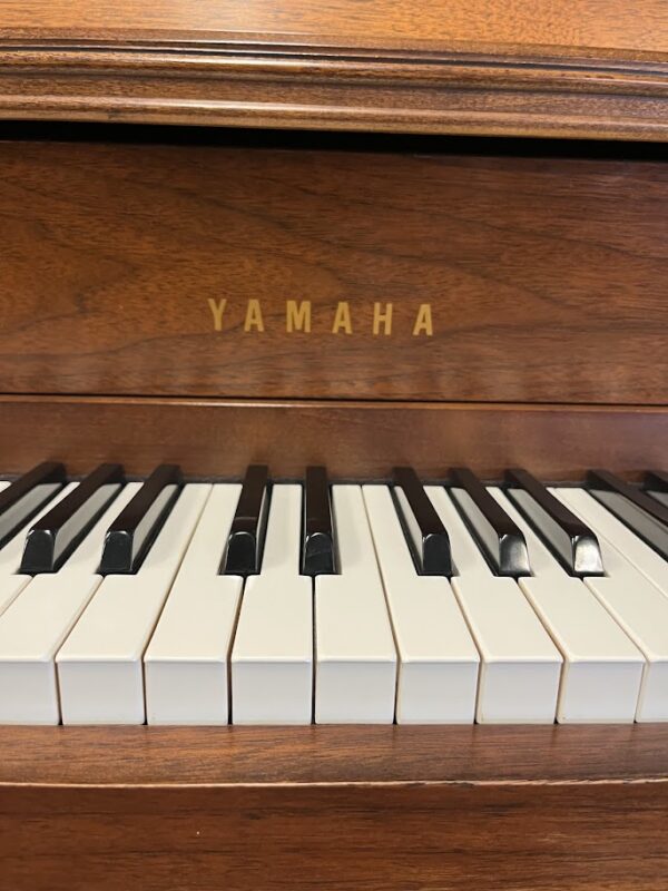 1972 Yamaha console piano (#B141057) - Kramer's Piano Shop
