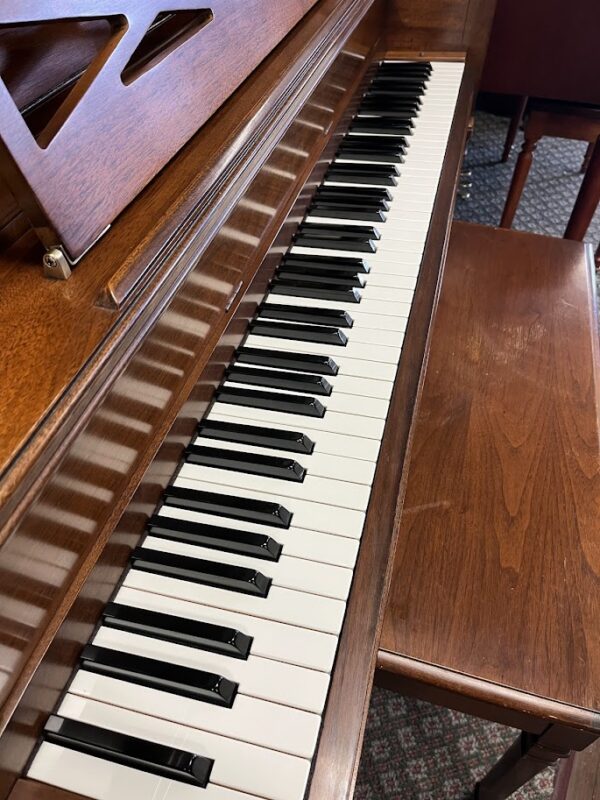 1972 Yamaha console piano (#B141057) - Kramer's Piano Shop